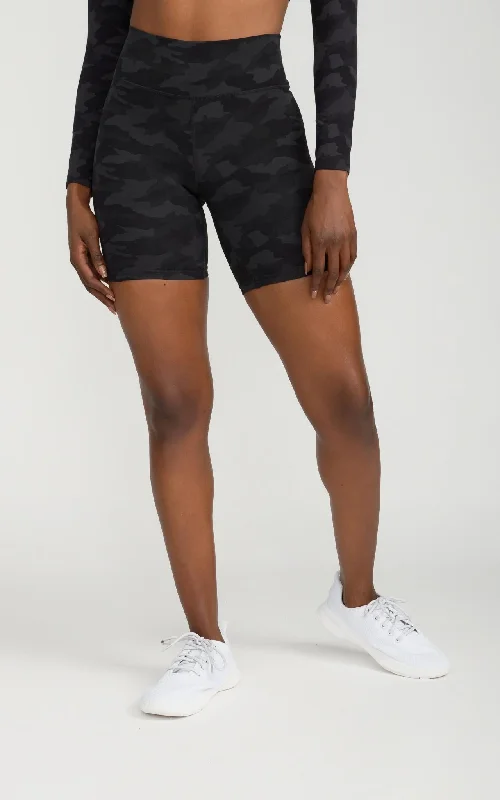 Bliss Biker Short 8" in Black Camo